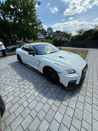 NISSAN GT-R